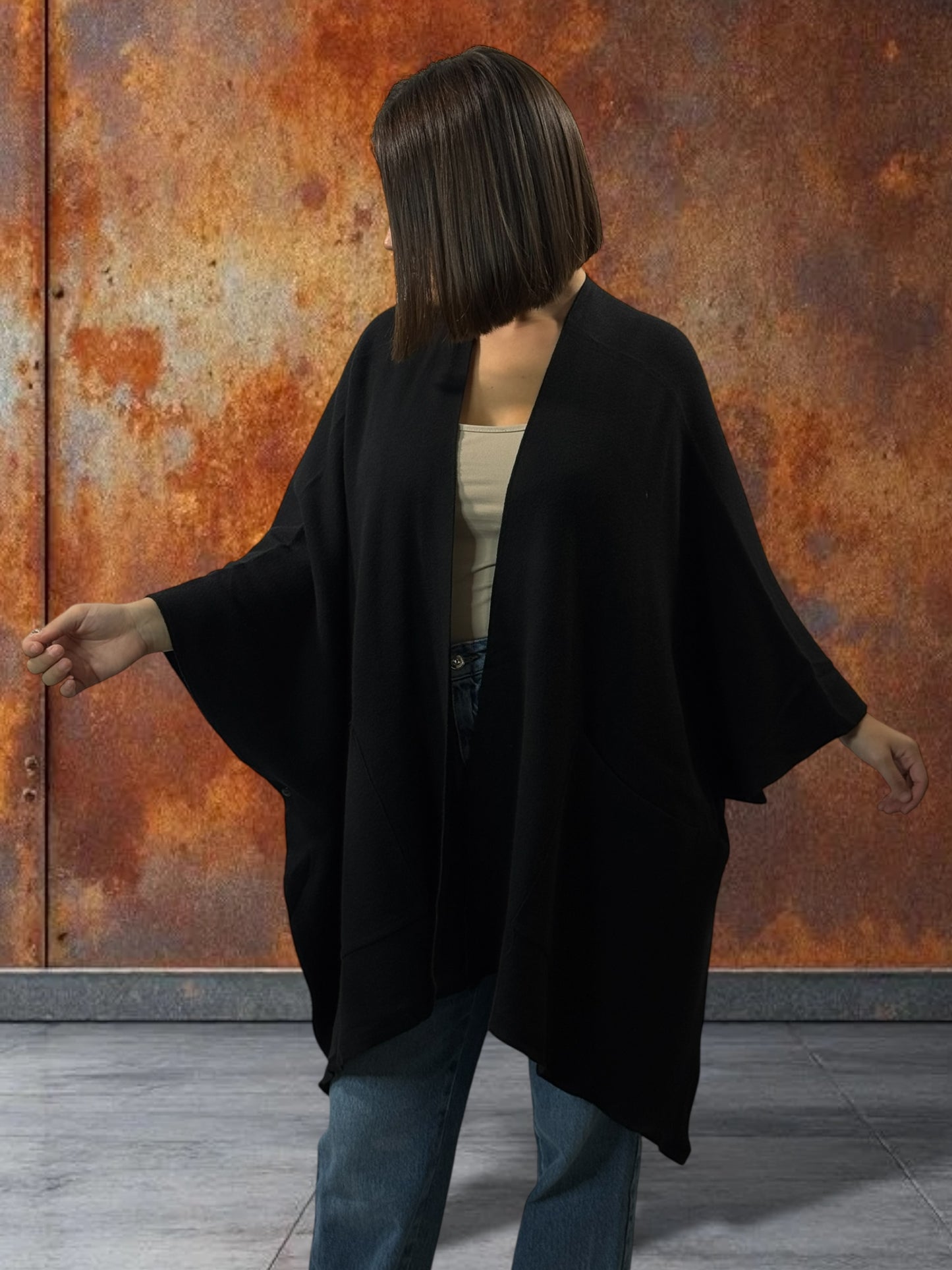 ADRIANA - GILET PONCHO NOIR EN MAILLE JUSQU'A LA TAILLE 60