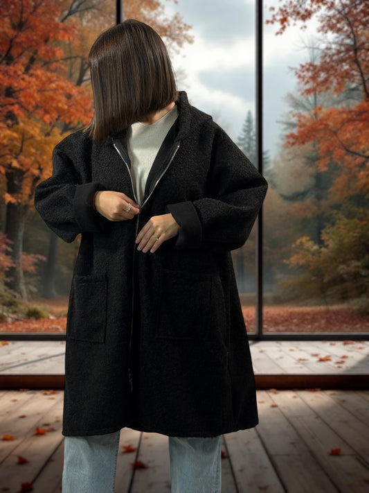 OCEANE - VESTE OVERSIZE NOIRE A CAPUCHE JUSQU'A LA TAILLE 54/56