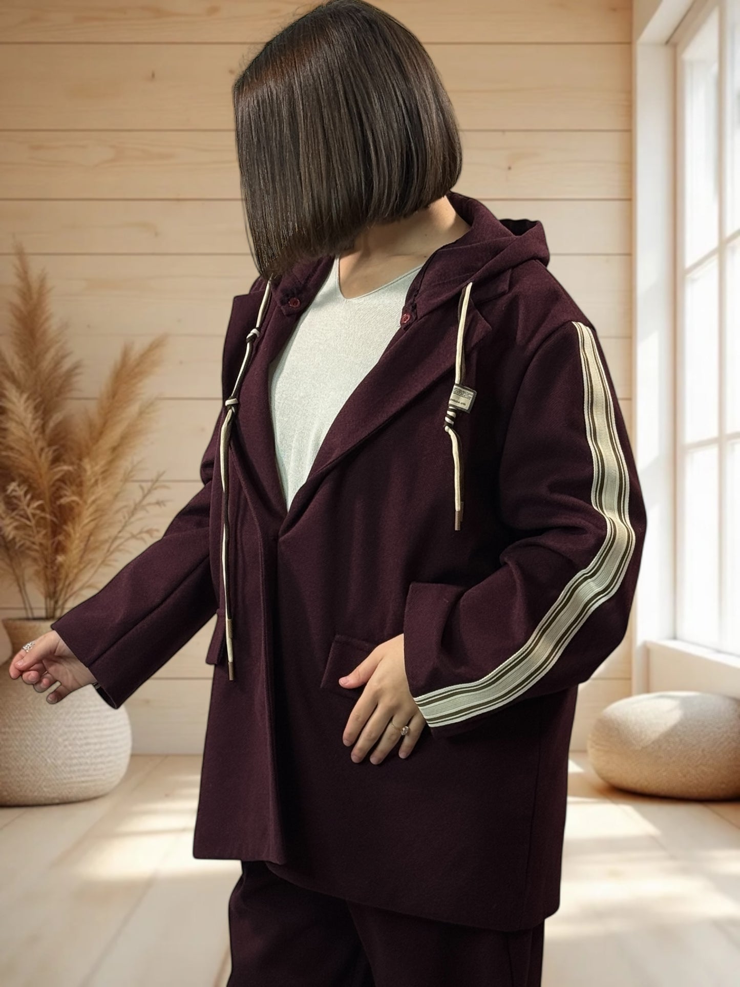 ALEXANDRA - VESTE BORDEAUX AVEC CAPUCHE JUSQU'A LA TAILLE 52/54