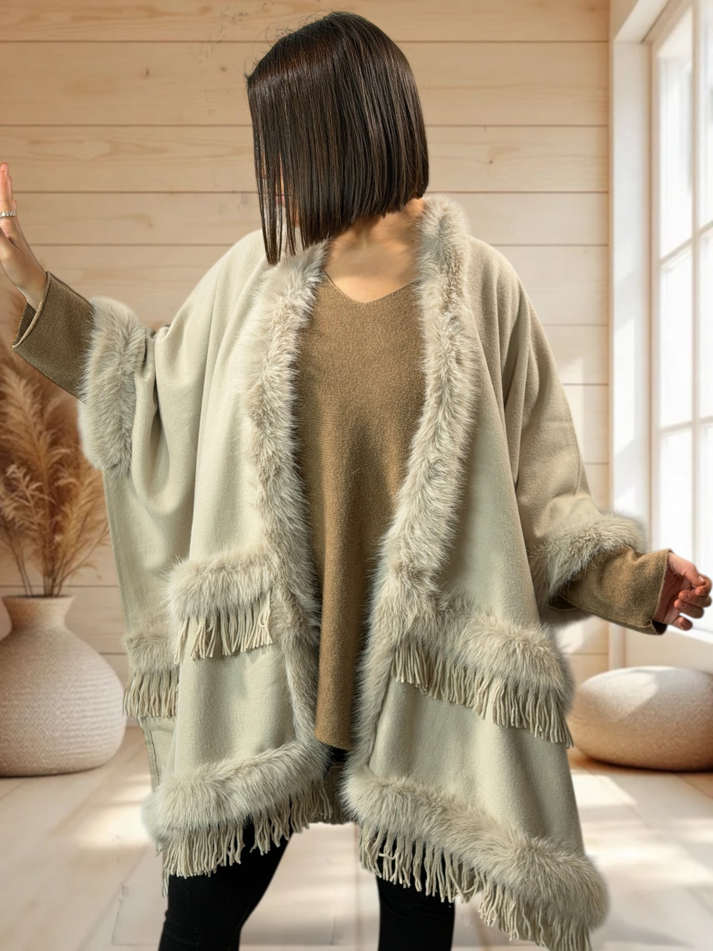 MAGNOLIA - CAPE BEIGE FAUSSE FOURRURE