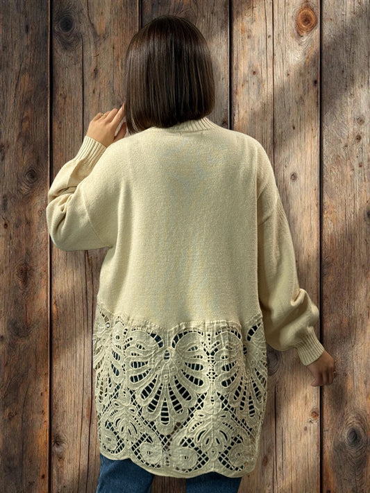 MADDY - PULL BEIGE BAS EN DENTELLE JUSQU'A LA TAILLE 52