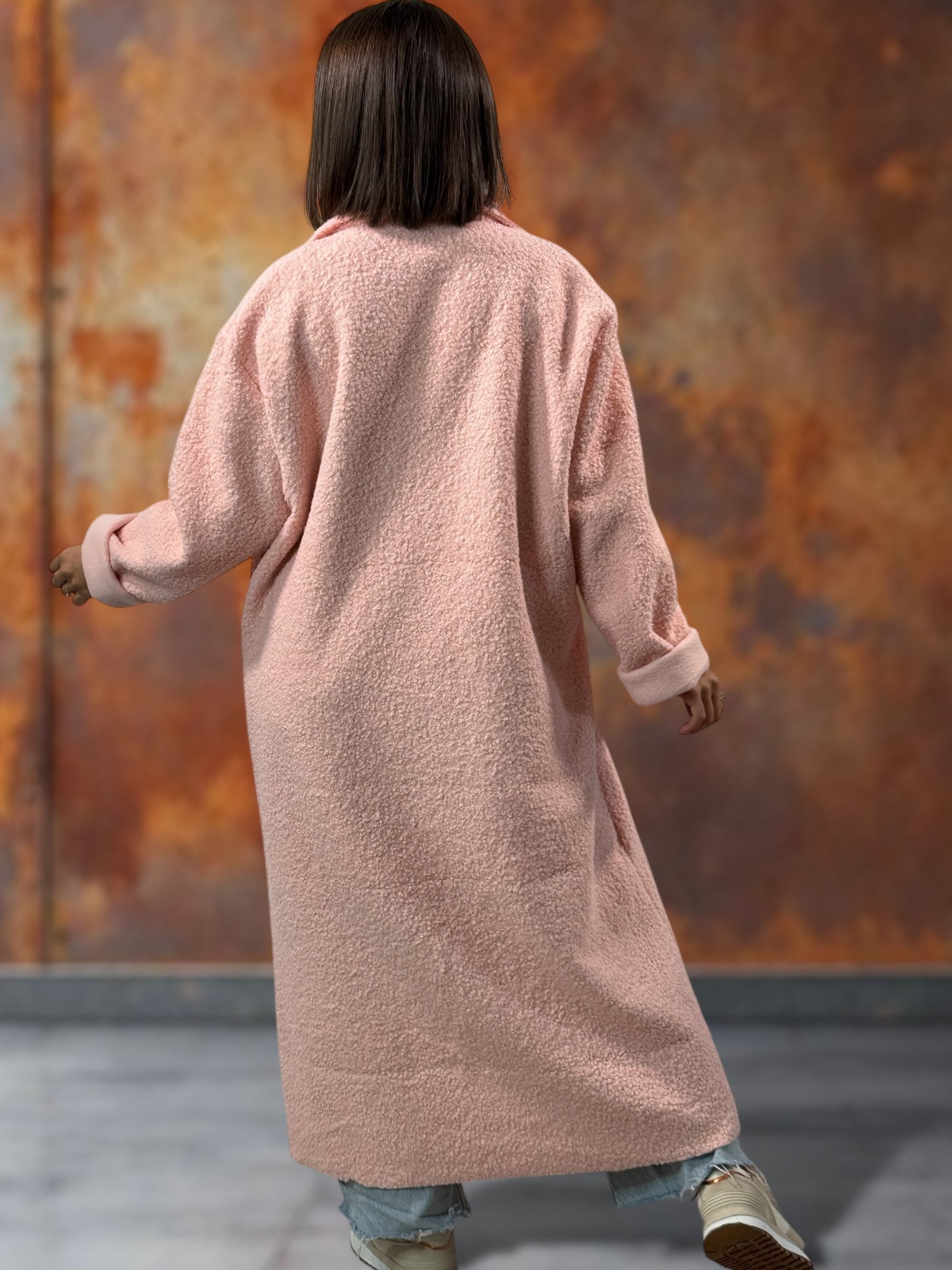 JULIEN - LONG MANTEAU ROSE EN BOUCLETTE JUSQU'A LA TAILLE 50/52