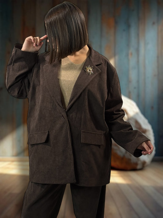 DIANA - VESTE MARRON EN VELOURS AVEC SA BROCHE JUSQU'A LA TAILLE 52