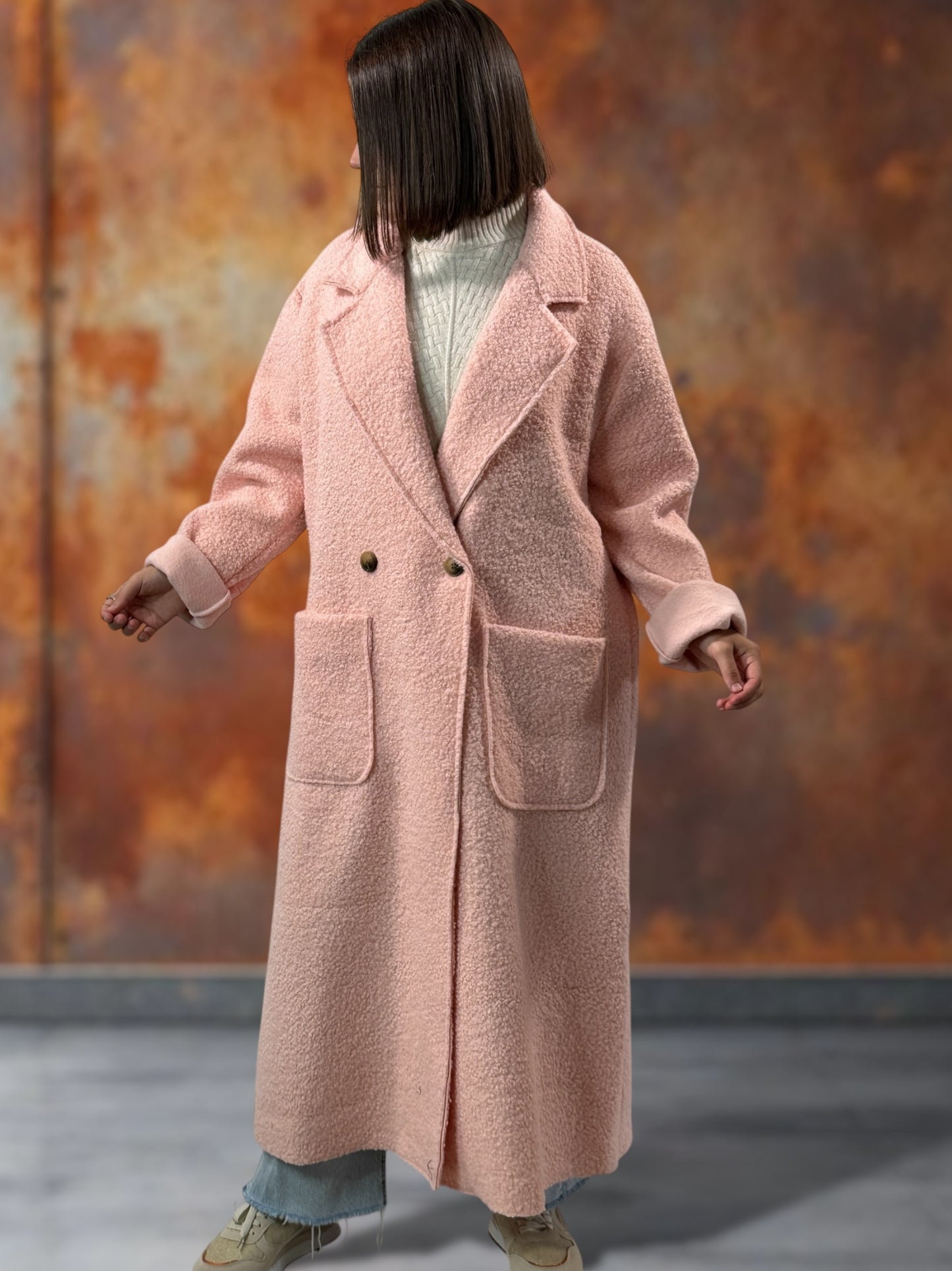 JULIEN - LONG MANTEAU ROSE EN BOUCLETTE JUSQU'A LA TAILLE 50/52