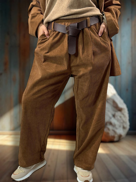 GABBY - PANTALON EN VELOURS CAMEL TAILLE 44 A 52