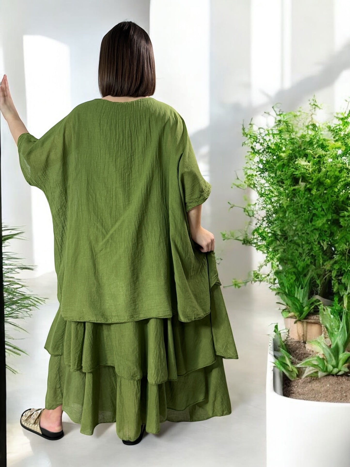 ADRIANA - ROBE VERTE A VOLANT JUSQU'A LA TAILLE 50