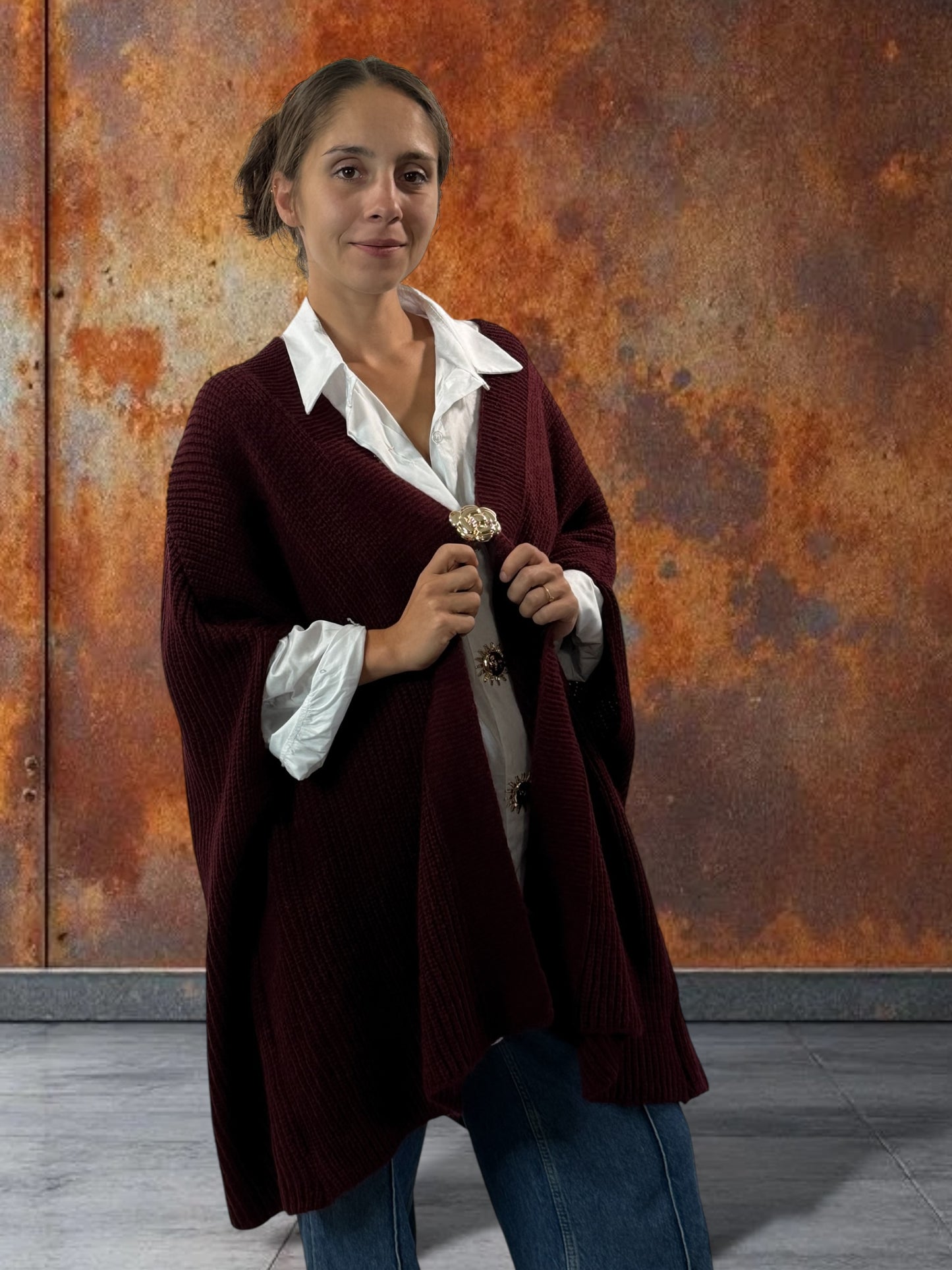 BELINDA - GILET OVERSIZE BORDEAUX AVEC SA BROCHE JUSQU'A LA TAILLE 60
