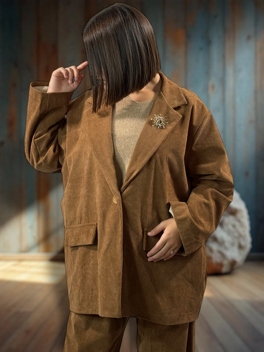 DIANA - VESTE CAMEL EN VELOURS AVEC SA BROCHE JUSQU'A LA TAILLE 52