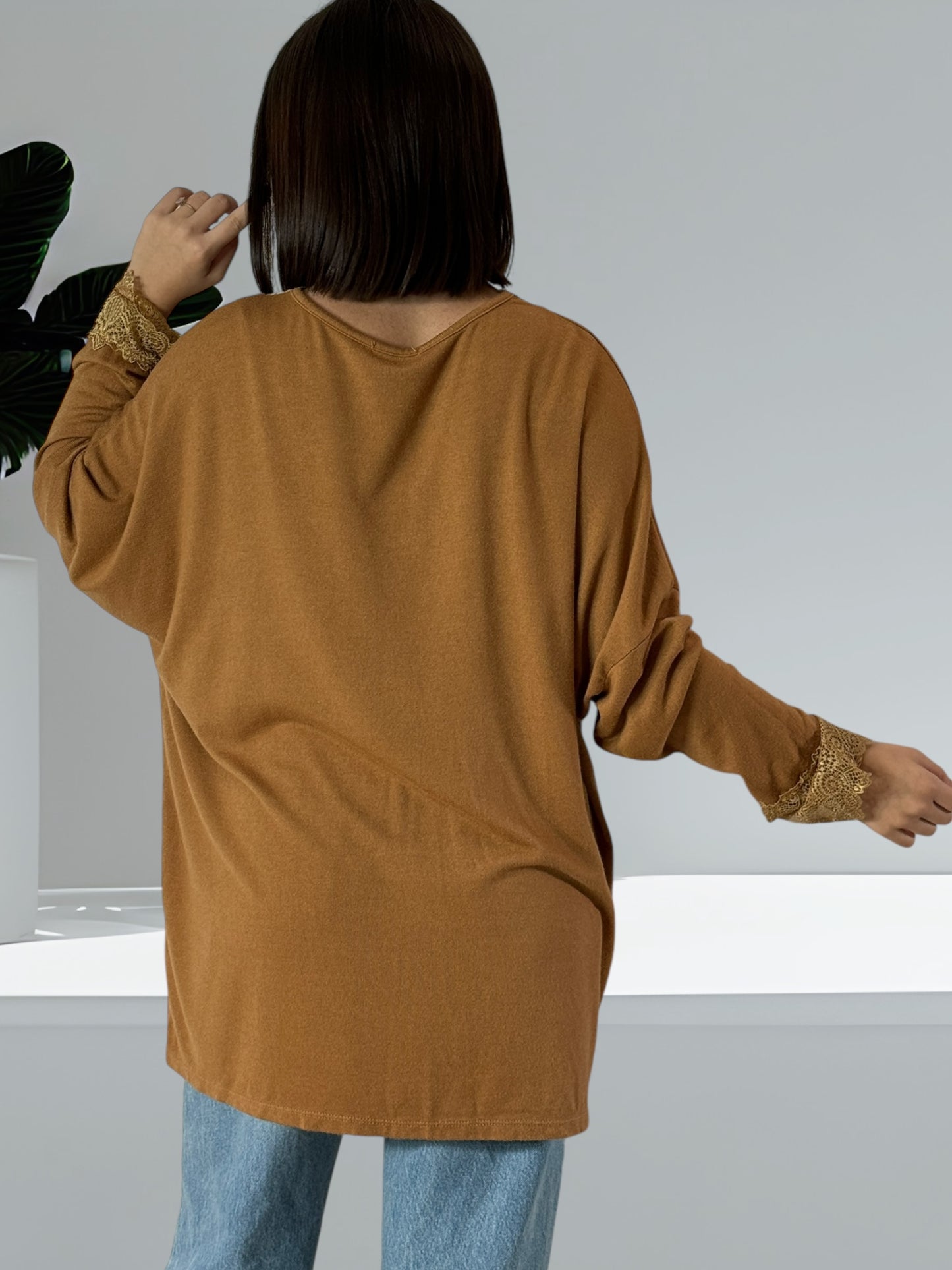 TIPHAINE - PULL CAMEL EN MAILLE BORDE DE DENTELLE JUSQU'A LA TAILLE 54