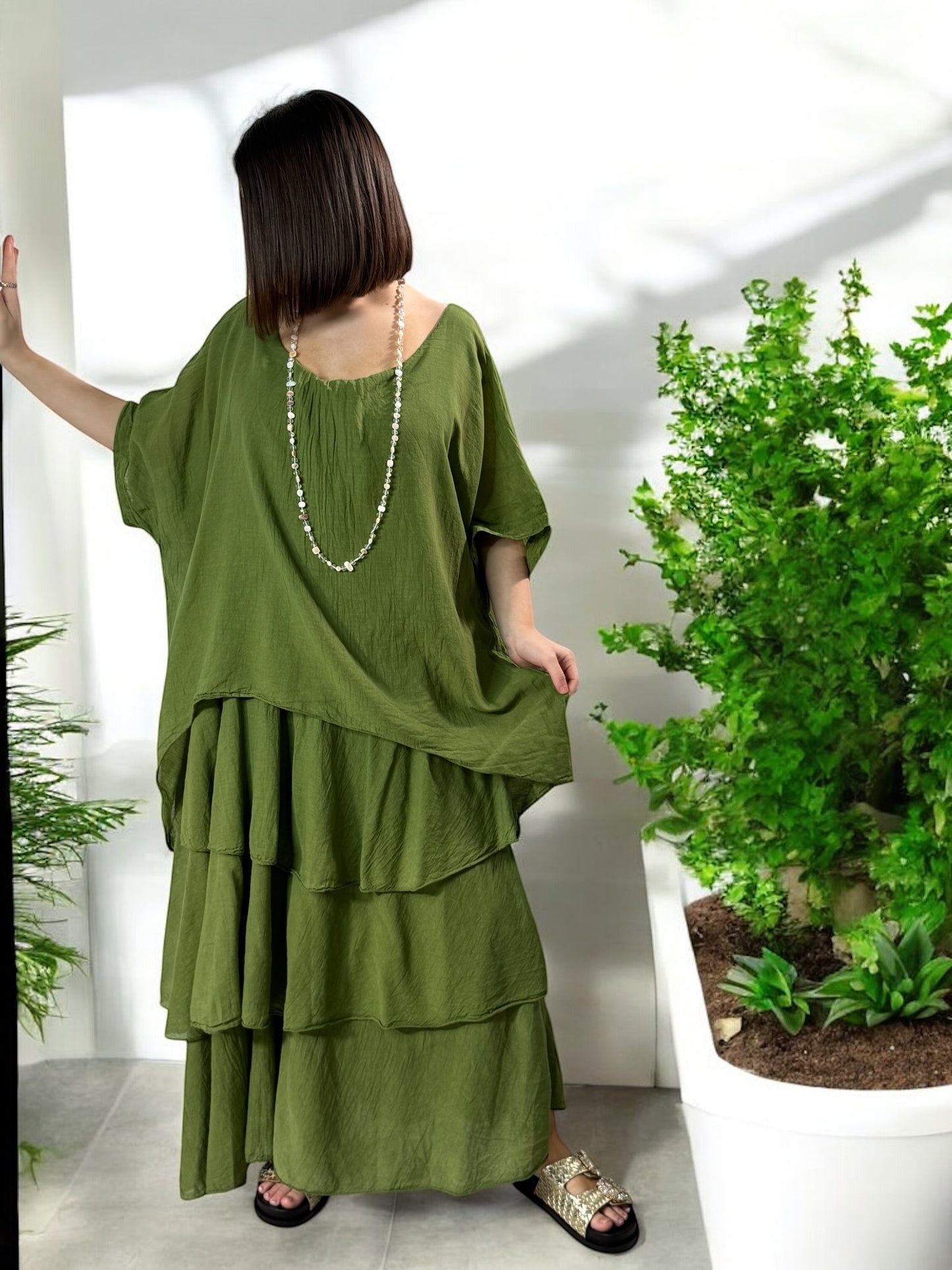 ADRIANA - ROBE VERTE A VOLANT JUSQU'A LA TAILLE 50