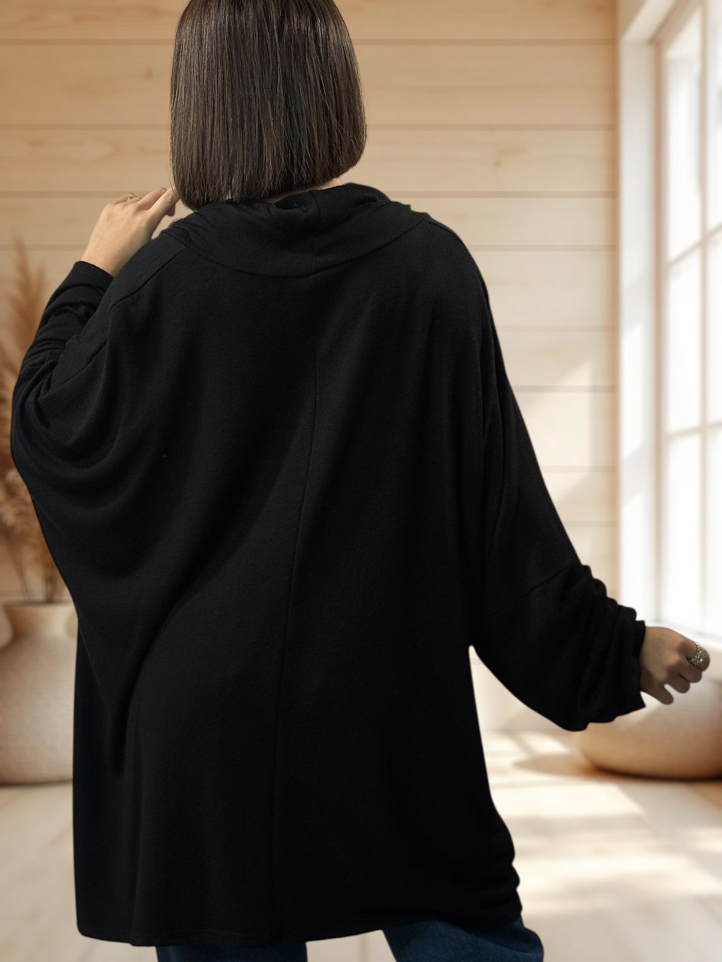 ABIGAIL - PULL OVERSIZE NOIR EN MAILLE FLUIDE JUSQU'A LA TAILLE 56