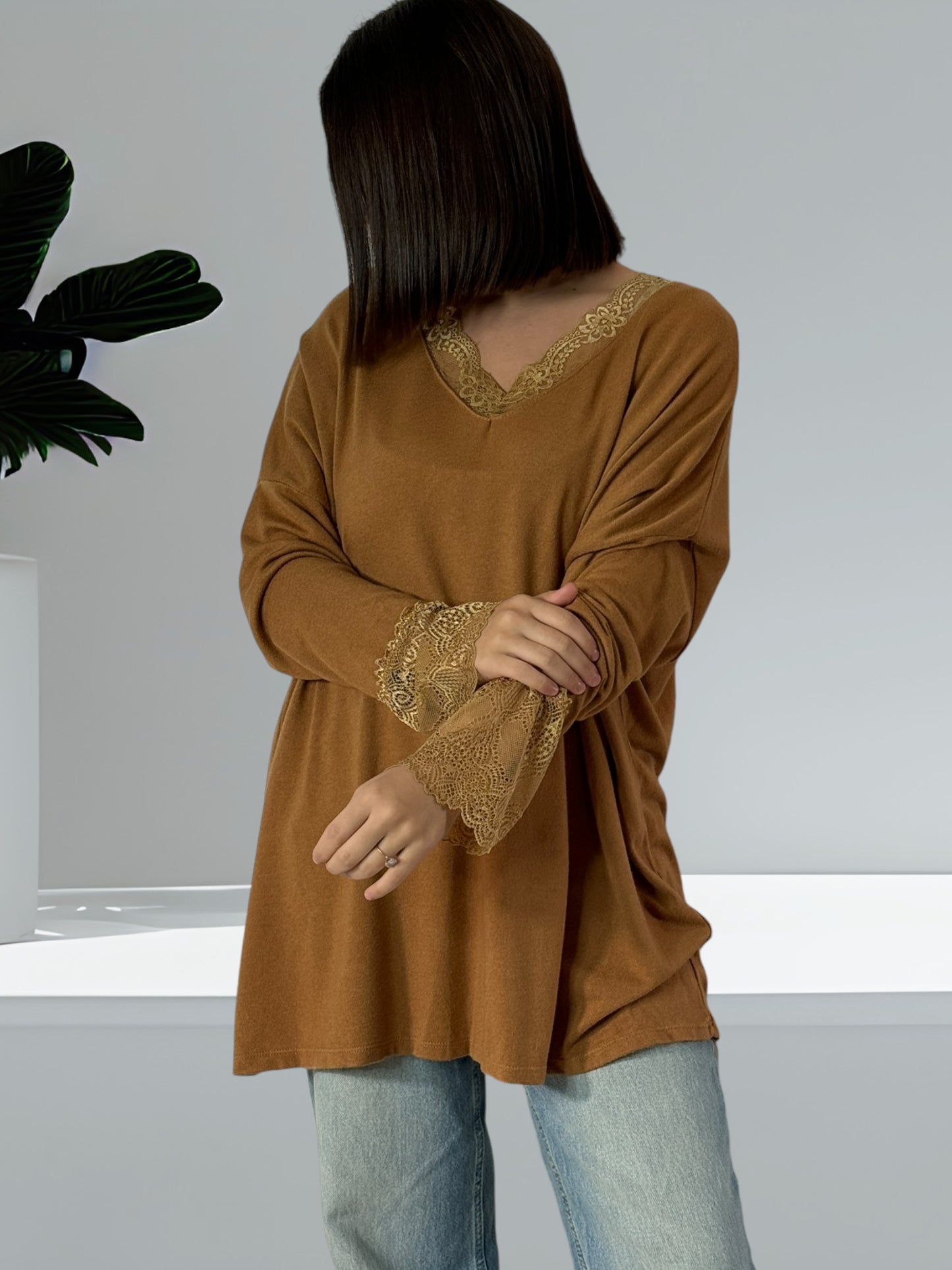 TIPHAINE - PULL CAMEL EN MAILLE BORDE DE DENTELLE JUSQU'A LA TAILLE 54