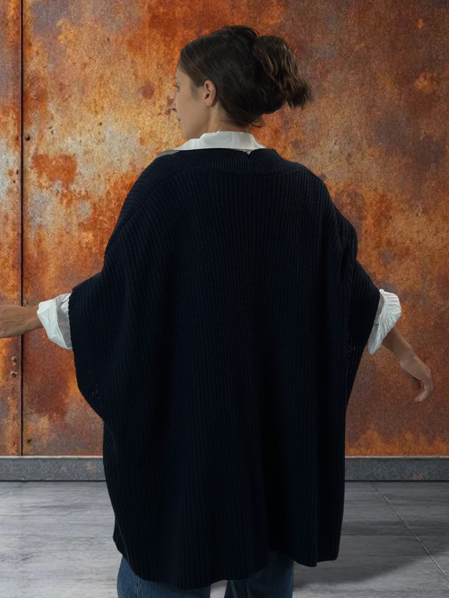 BELINDA - GILET OVERSIZE MARINE AVEC SA BROCHE JUSQU'A LA TAILLE 60