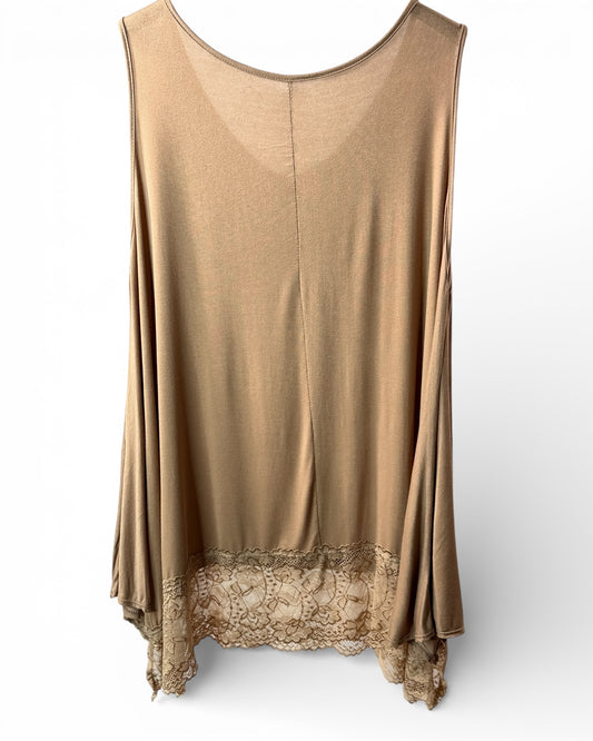 SEVERINE - TOP CAMEL BORDÉ DE DENTELLE