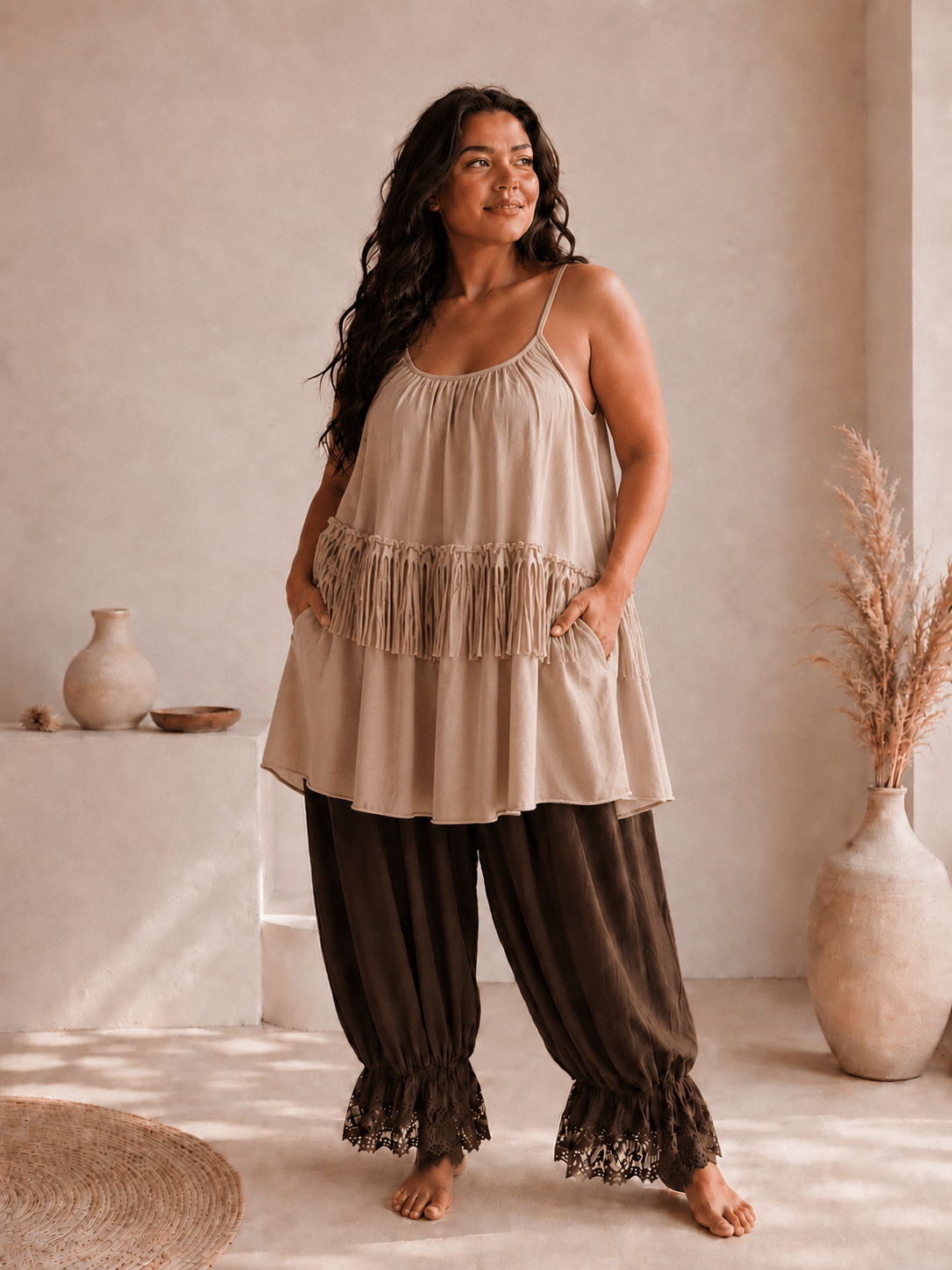 LILIO - PANTALON MARRON AVEC VOLANT EN DENTELLE TAILLE 46/48 À 54