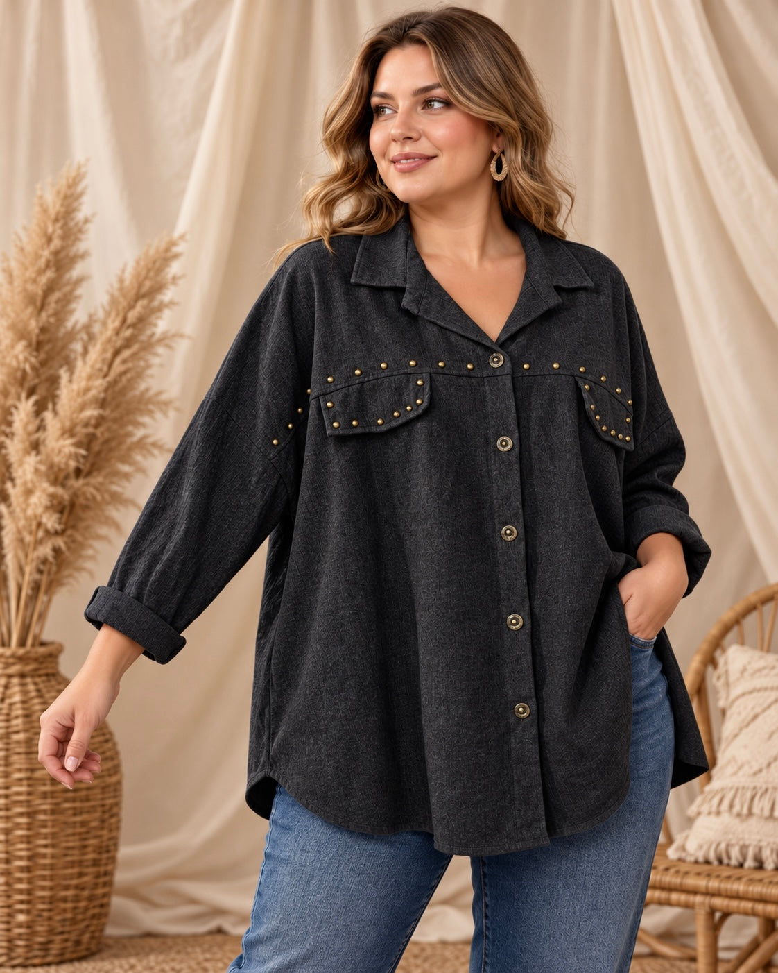 FERIA - CHEMISE OVERSIZE NOIRE AVEC CLOUS JUSQU'A LA TAILLE 56/58