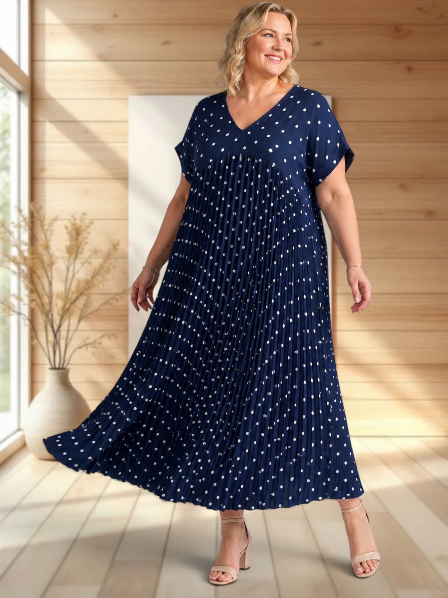 MELODIE - ROBE MARINE A POIS PLISSEE JUSQU'A LA TAILLE 56