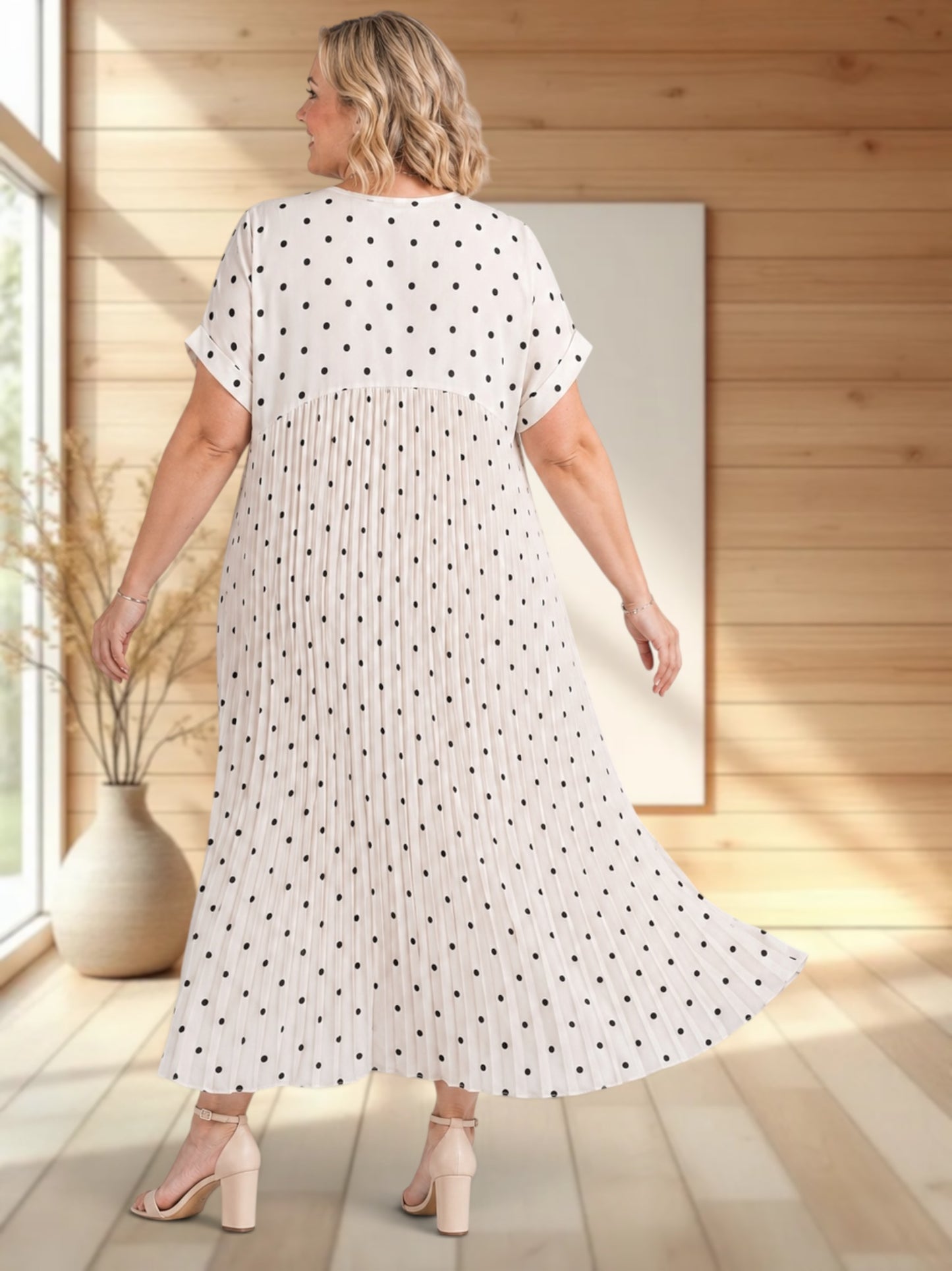 MELODIE - ROBE BLANC CASSE A POIS PLISSEE JUSQU'A LA TAILLE 56