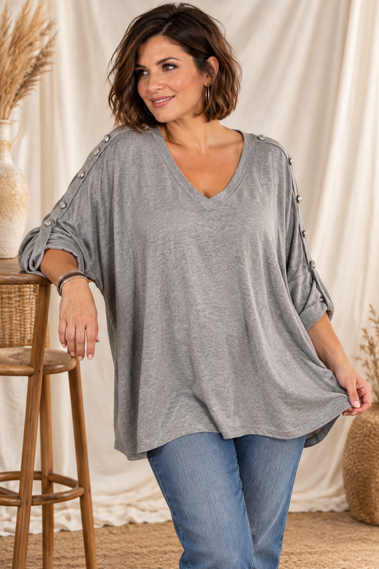 CLOVIS - PULL GRIS EN MAILLE FLUIDE AVEC BOUTONS JUSQU'A LA TAILLE 56
