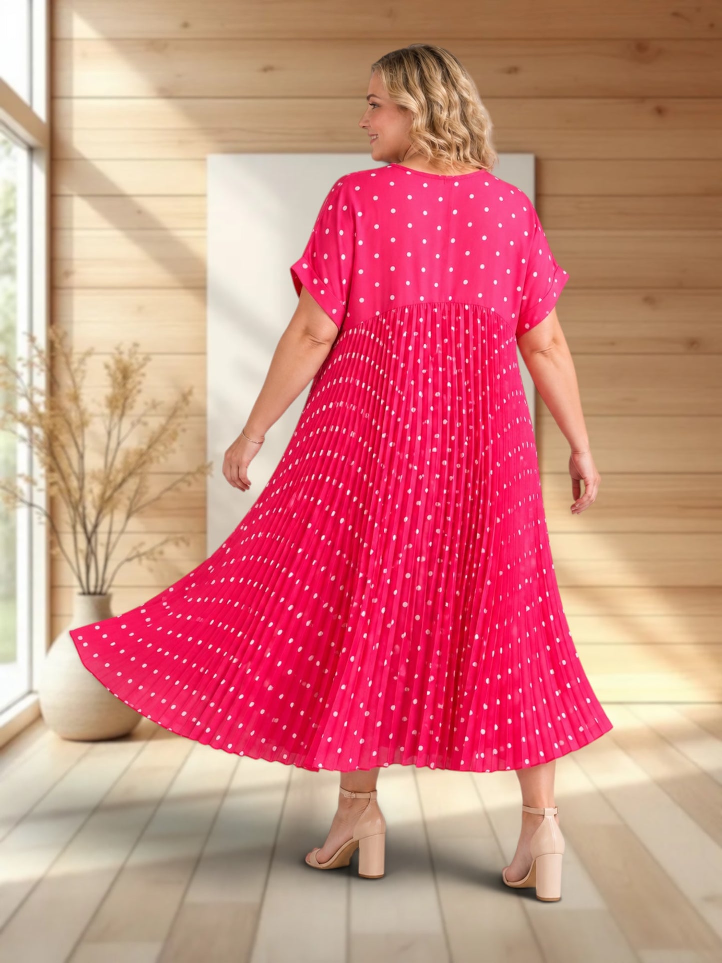 MELODIE - ROBE FUCHSIA A POIS PLISSEE JUSQU'A LA TAILLE 56