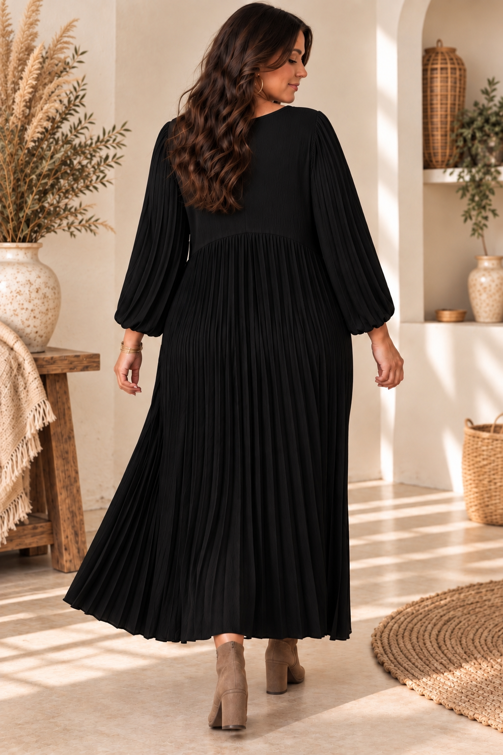 MELODIE - ROBE NOIRE PLISSEE JUSQU'A LA TAILLE 56