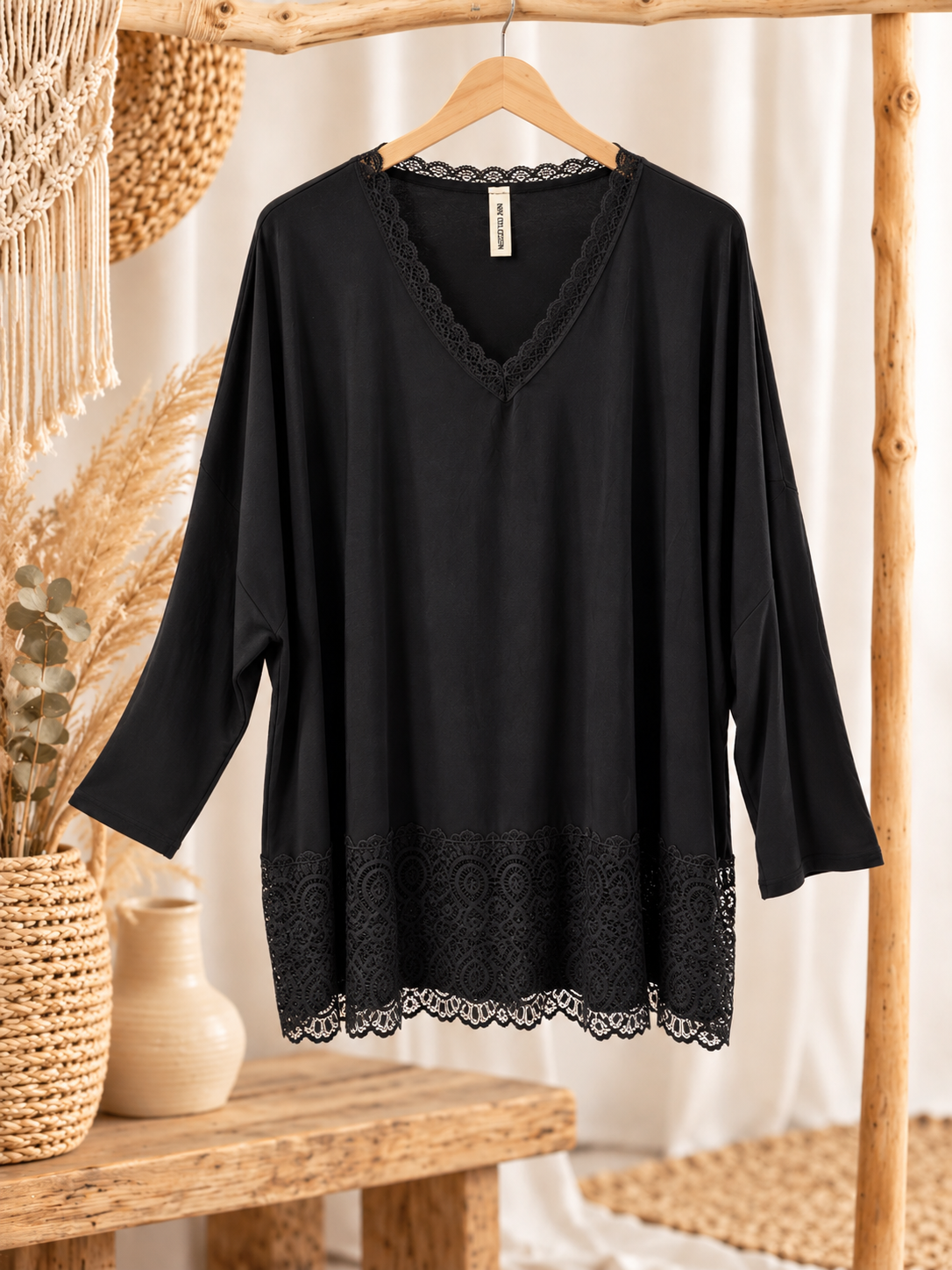 MONA - TOP NOIR BORD EN DENTELLE TAILLE 48 A 56