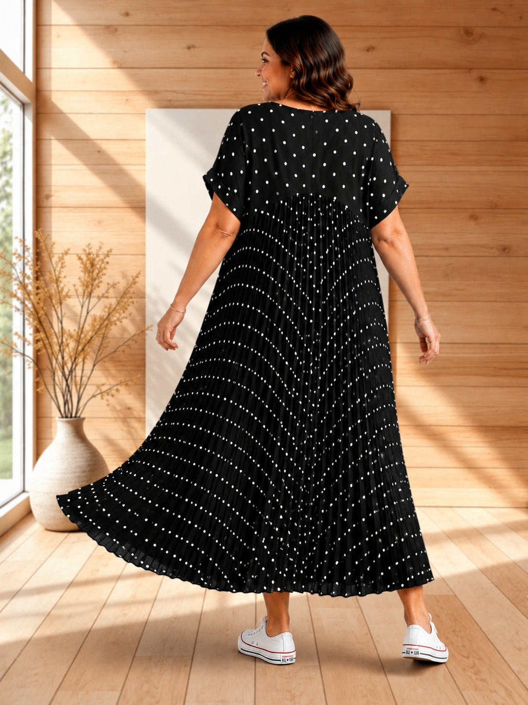 MELODIE - ROBE NOIRE A POIS PLISSEE JUSQU'A LA TAILLE 56