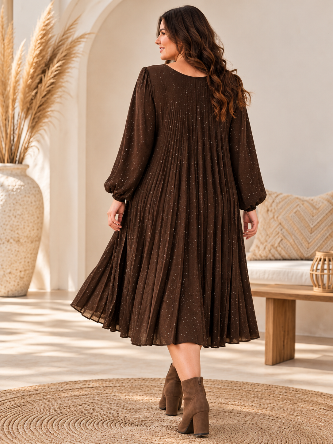 ELSA - ROBE MARRON PLISSEE AVEC STRASS JUSQU'A LA TAILLE 56