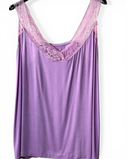 CHOUCHOU - TOP LILAS AVEC DENTELLE TAILLE 48 A 56