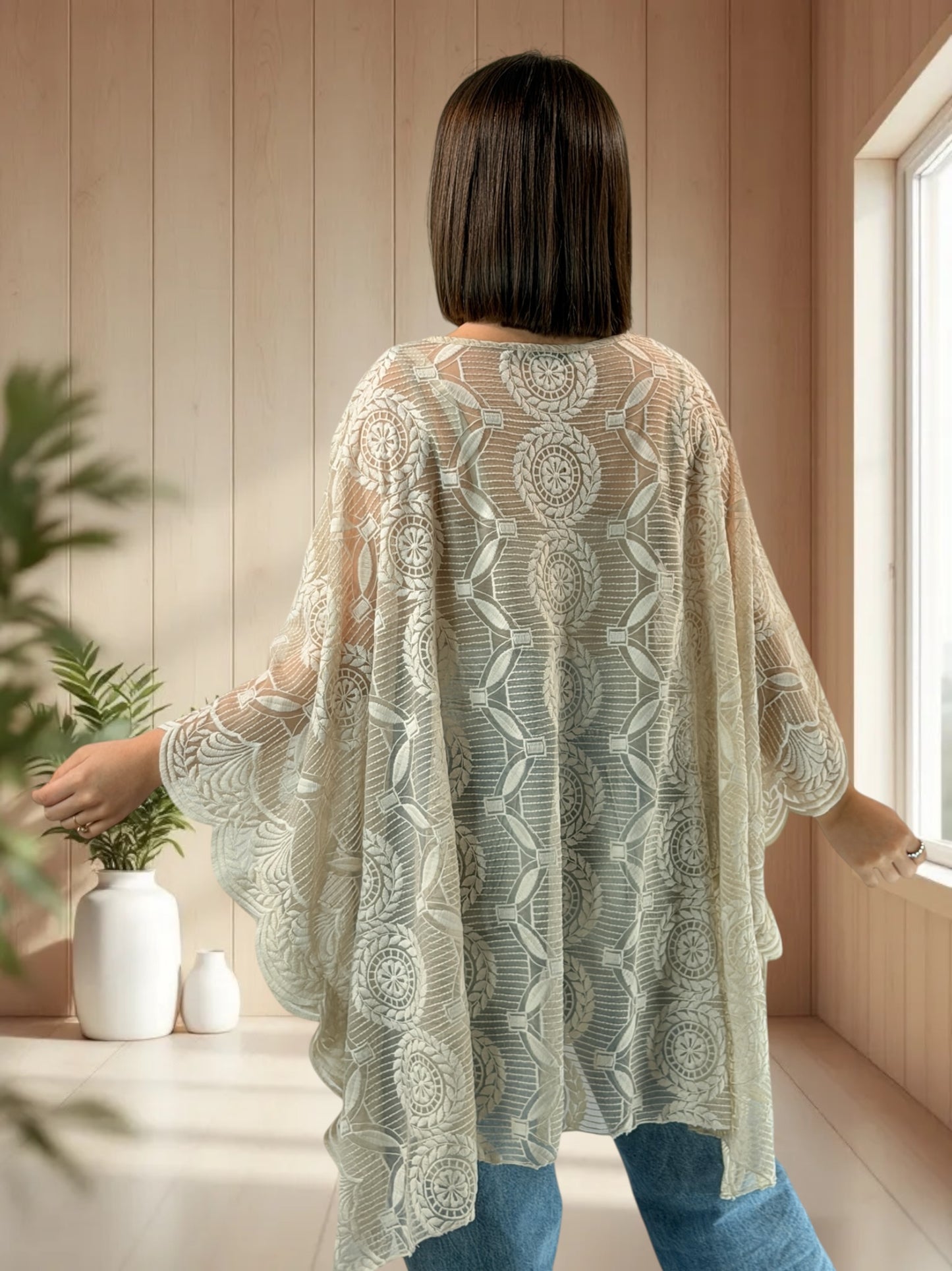 PRISCA  - TUNIQUE OVERSIZE BEIGE EN DENTELLE JUSQU'A LA TAILLE 60