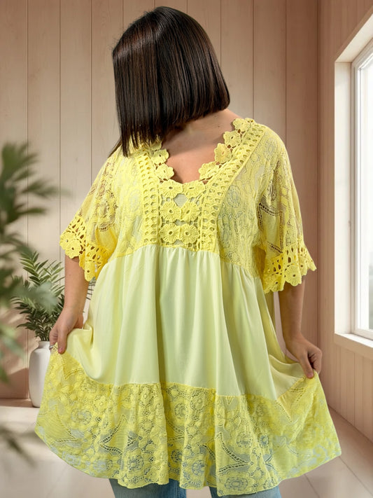 ILONA  - TUNIQUE EN DENTELLE JAUNE JUSQU'A LA TAILLE 54