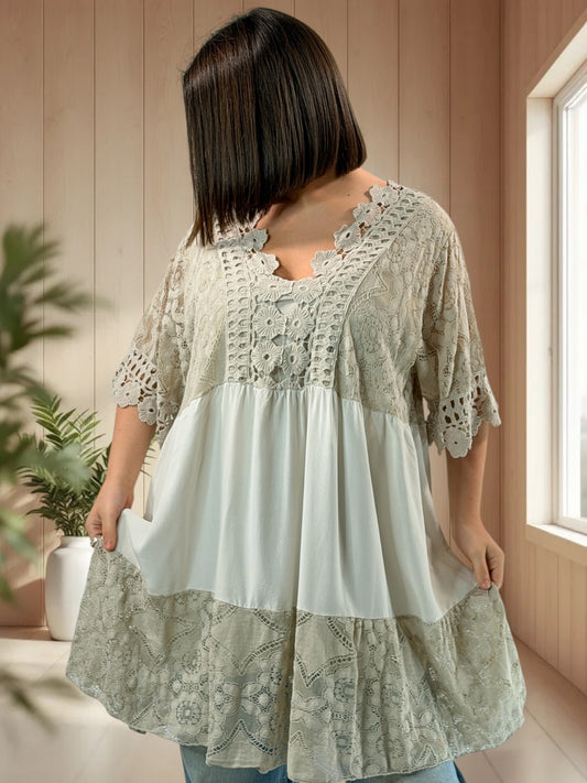ILONA  - TUNIQUE EN DENTELLE BEIGE JUSQU'A LA TAILLE 54