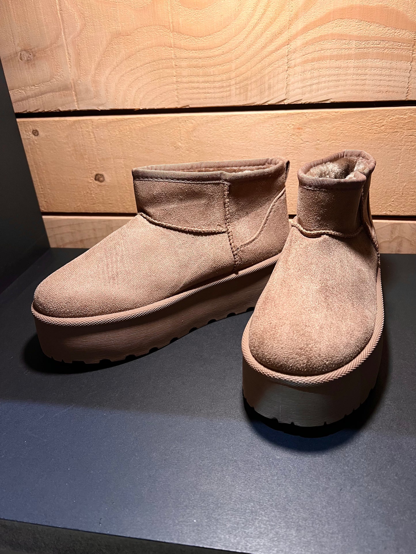 CLAUDIE - BOOTS TAUPE SEMELLE PLATEFORME INTERIEUR MOUMOUTE P 36