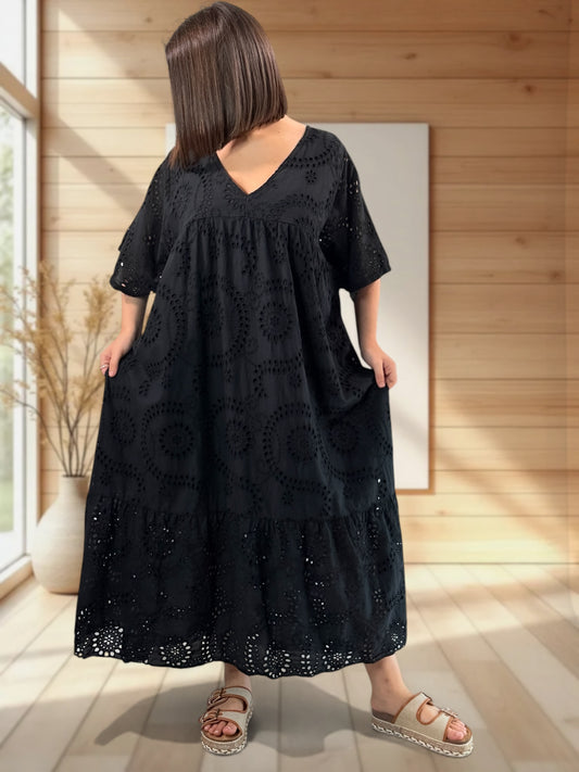FELICITA - ROBE LONGUE NOIRE EN BRODERIE ANGLAISE JUSQU'A LA TAILLE 54