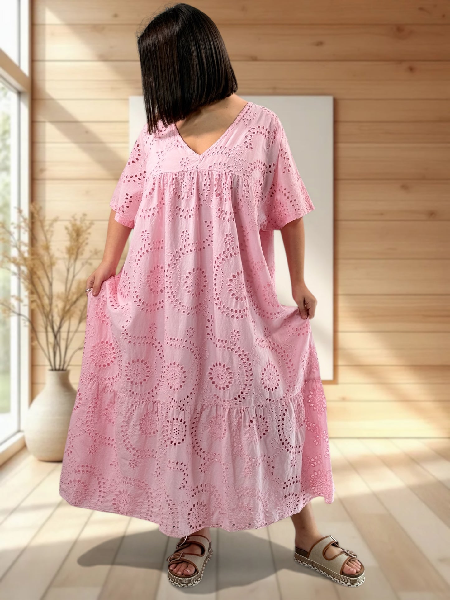 FELICITA - ROBE LONGUE ROSE EN BRODERIE ANGLAISE JUSQU'A LA TAILLE 54