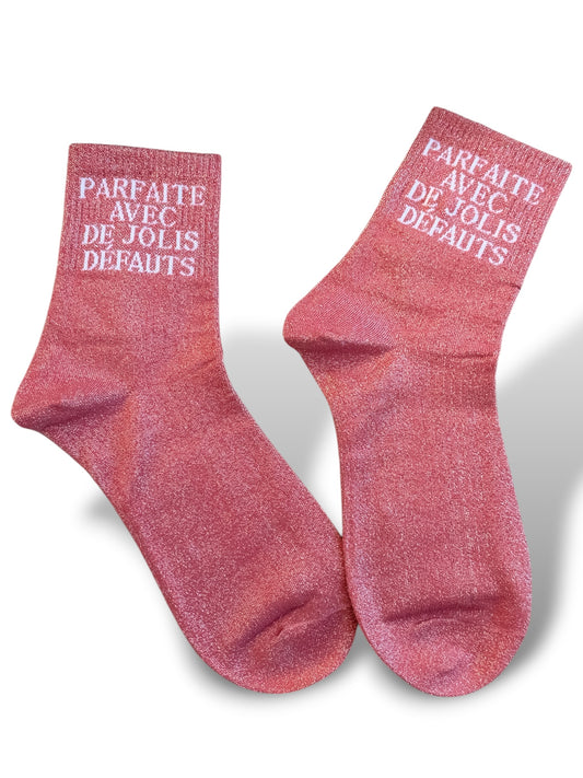 CHAUSSETTES SCINTILLANTES PARFAITE AVEC DE JOLIS DEFAUTS ROSE