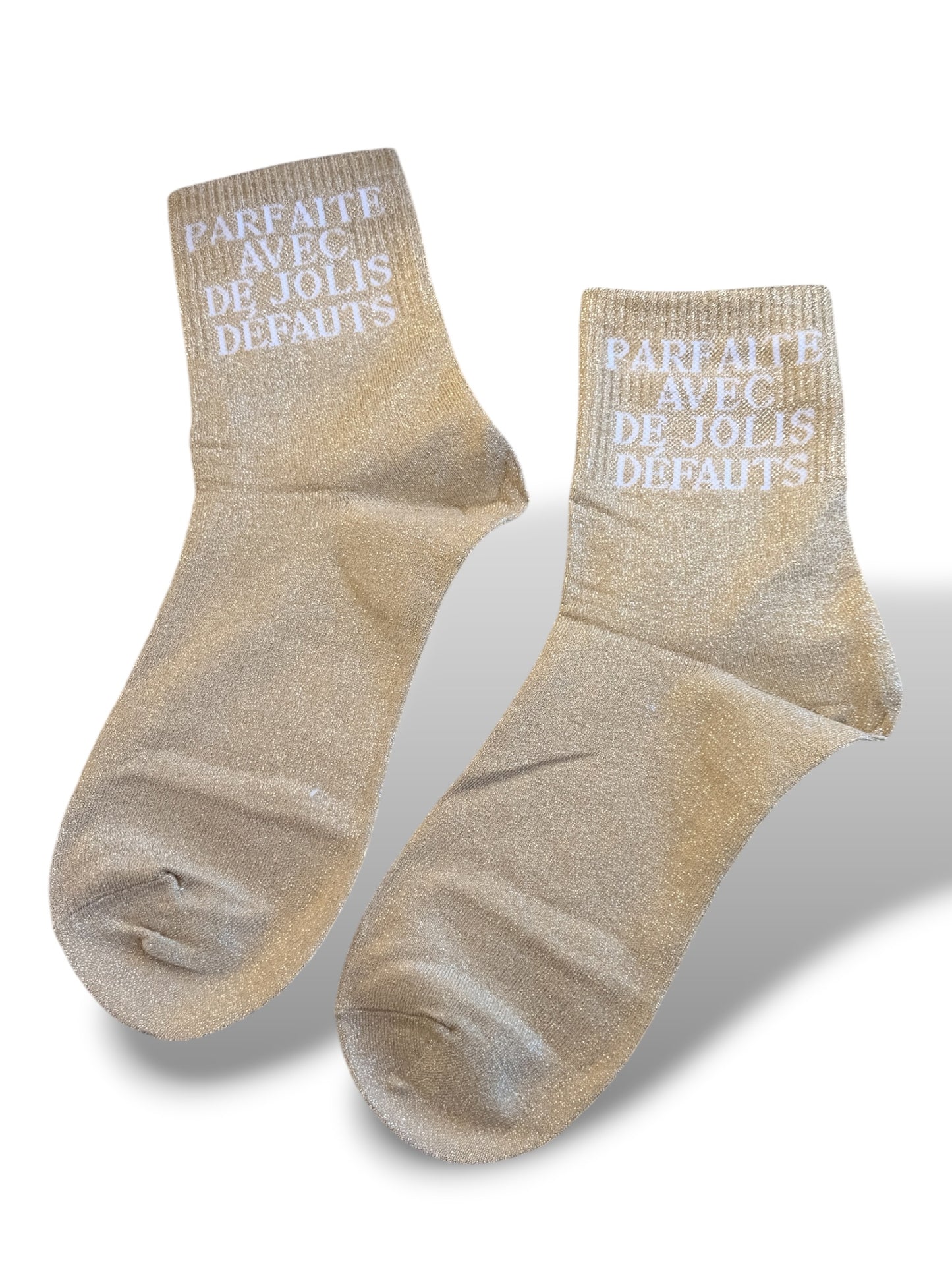 CHAUSSETTES SCINTILLANTES PARFAITE AVEC DE JOLIS DEFAUTS DORE
