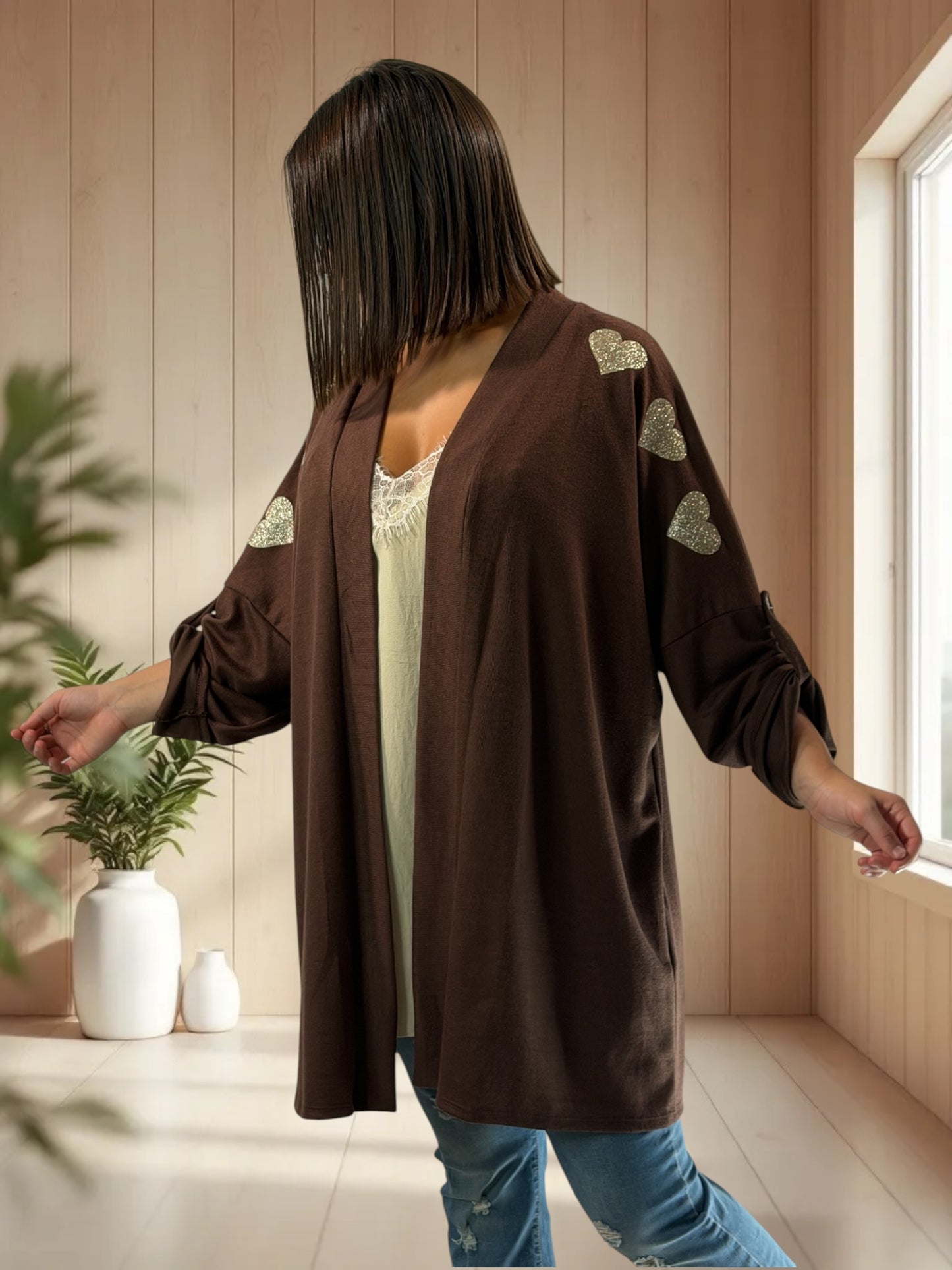 RITA - GILET OVERSIZE MARRON AVEC COEURS DORES JUSQU'A LA TAILLE 56