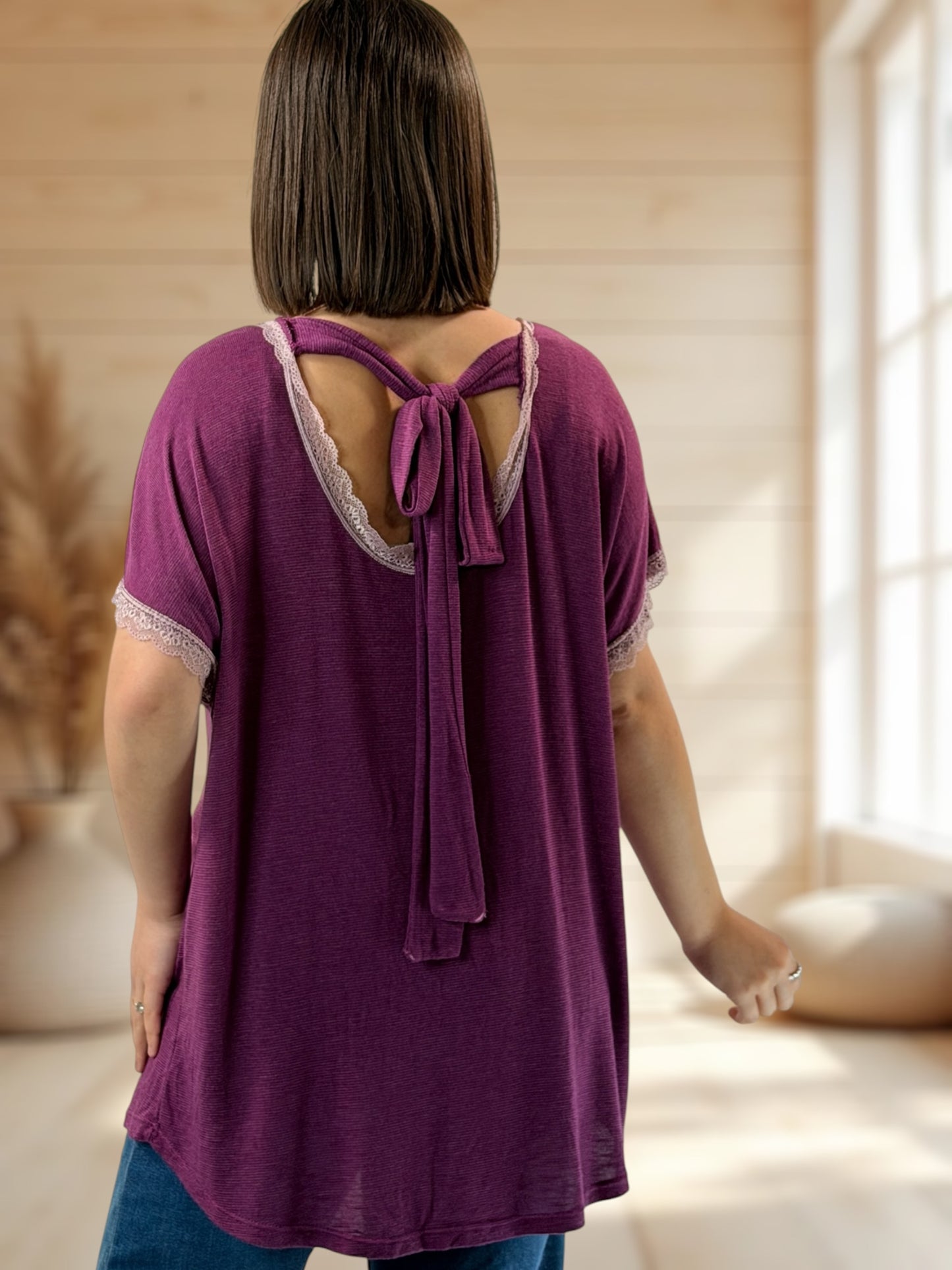 AMELIE - T-SHIRT PRUNE EN VISCOSE NOEUD AU DOS JUSQU'A LA TAILLE 52