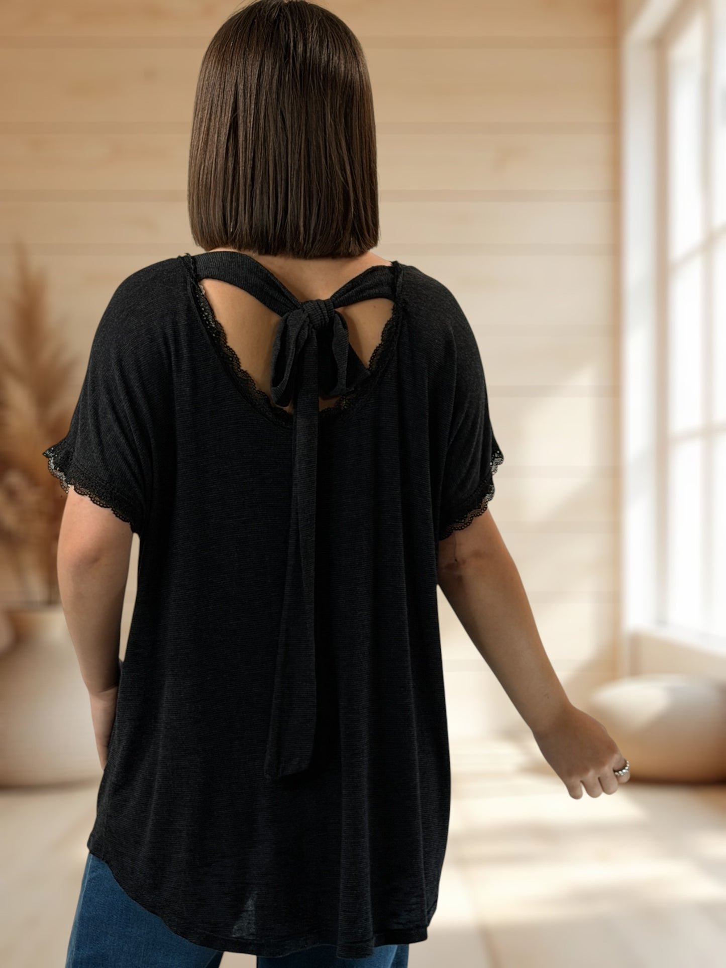 AMELIE - T-SHIRT NOIR EN VISCOSE NOEUD AU DOS JUSQU'A LA TAILLE 52