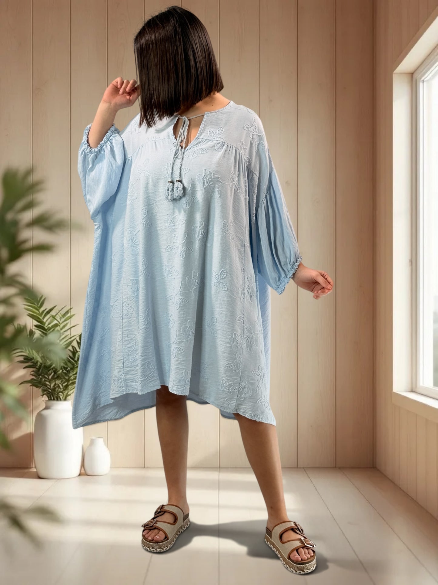 NATHY - ROBE BLEUE BRODEE JUSQU'A LA TAILLE 56