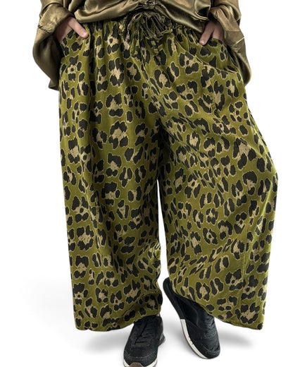 ZANZIBAR - PANTALON LEOPARD VERT EN VELOURS MILLERAIE TAILLE 48 A 54