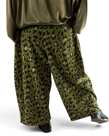 ZANZIBAR - PANTALON LEOPARD VERT EN VELOURS MILLERAIE TAILLE 48 A 54