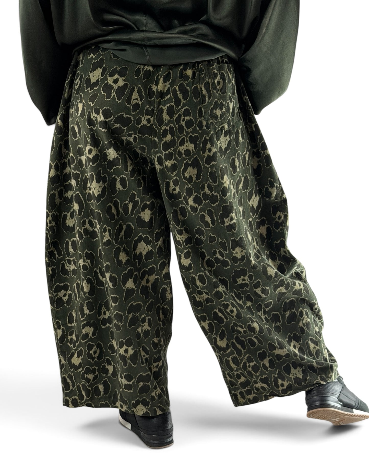 ZANZIBAR - PANTALON LEOPARD KAKI EN VELOURS MILLERAIE TAILLE 48 A 54