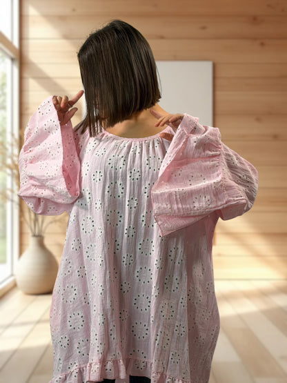 PENELOPE  - TUNIQUE ROSE EN BRODERIE ANGLAISE JUSQU'A LA TAILLE 56