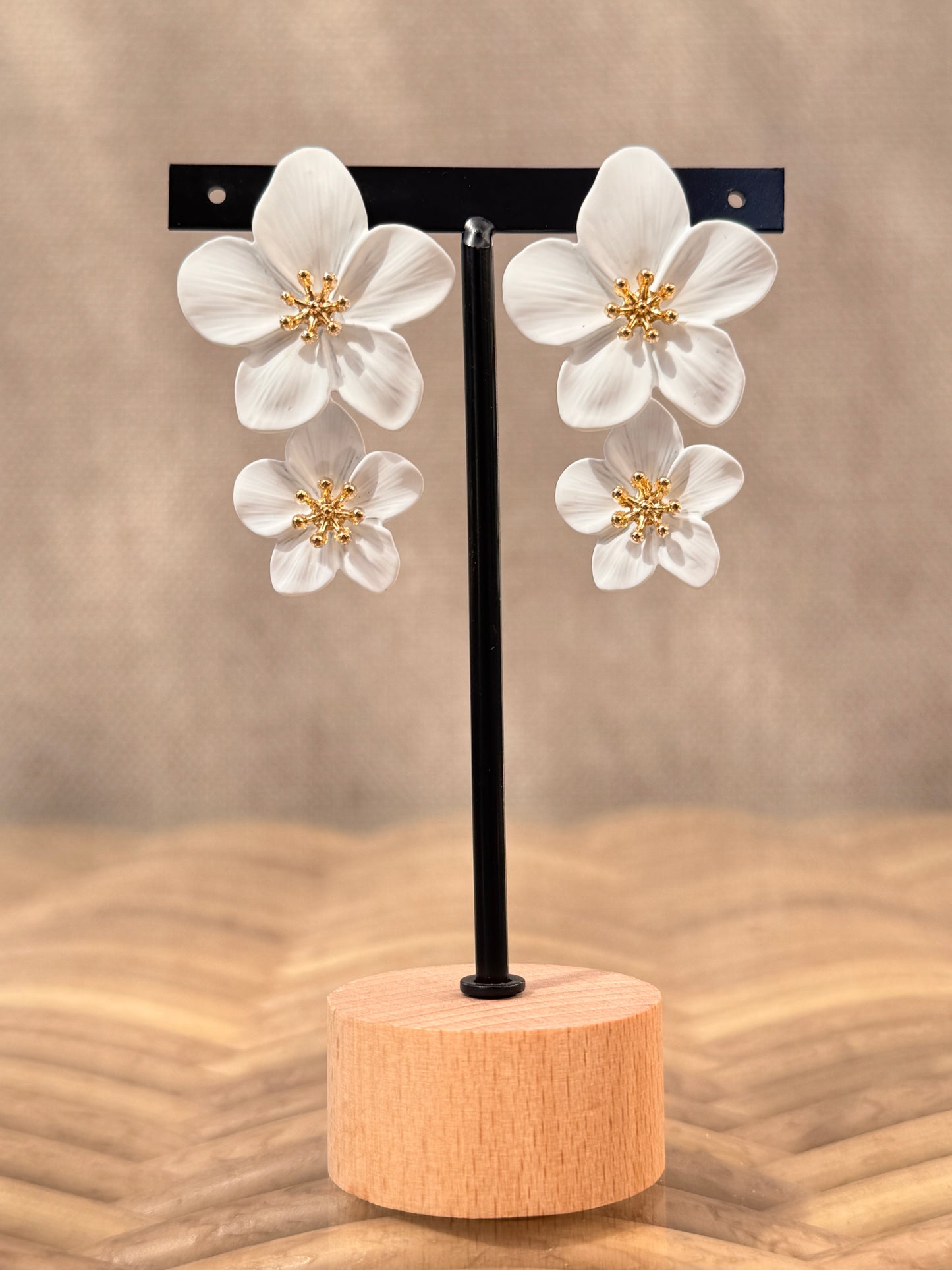 LIO - BOUCLES D'OREILLES BLANCHE 2 FLEURS