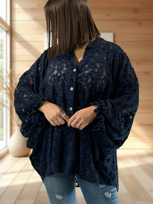 MIRELLA - BLOUSE MARINE EN DENTELLE JUSQU'A LA TAILLE 52/54