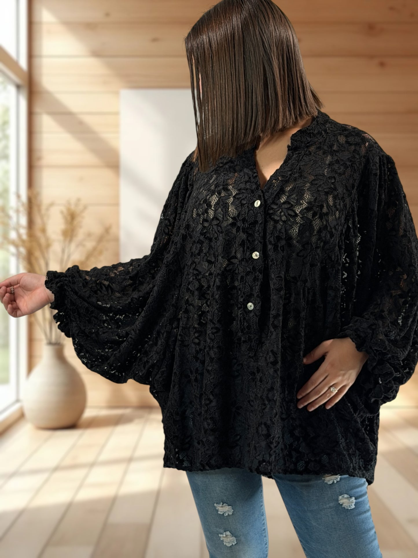 MIRELLA - BLOUSE NOIRE EN DENTELLE JUSQU'A LA TAILLE 52/54