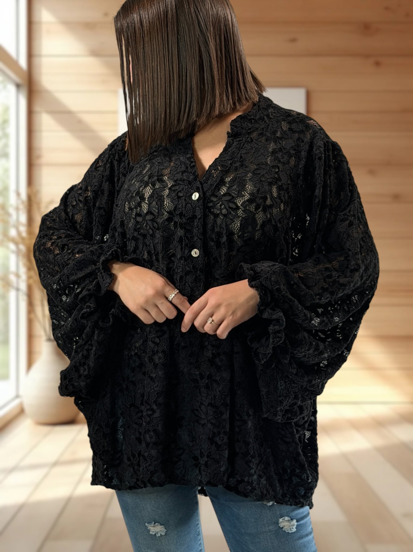 MIRELLA - BLOUSE NOIRE EN DENTELLE JUSQU'A LA TAILLE 52/54