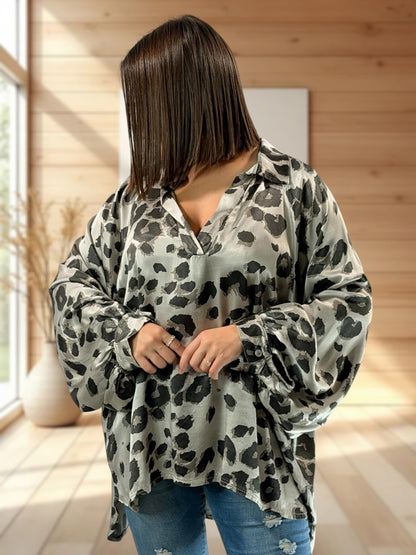 ANGELICA - BLOUSE LEOPARD TAUPE JUSQU'A LA TAILLE 52/54